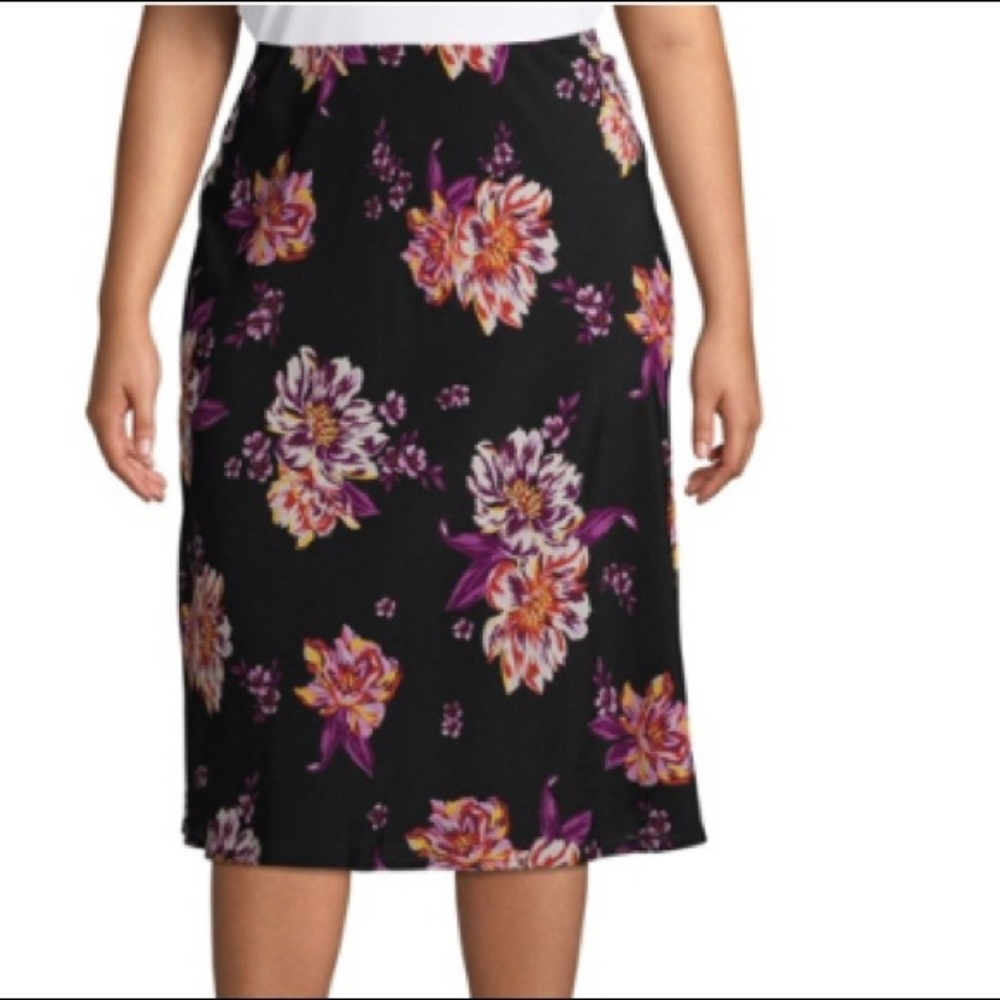 Terra & Sky NWT Black Floral Slip Skirt
